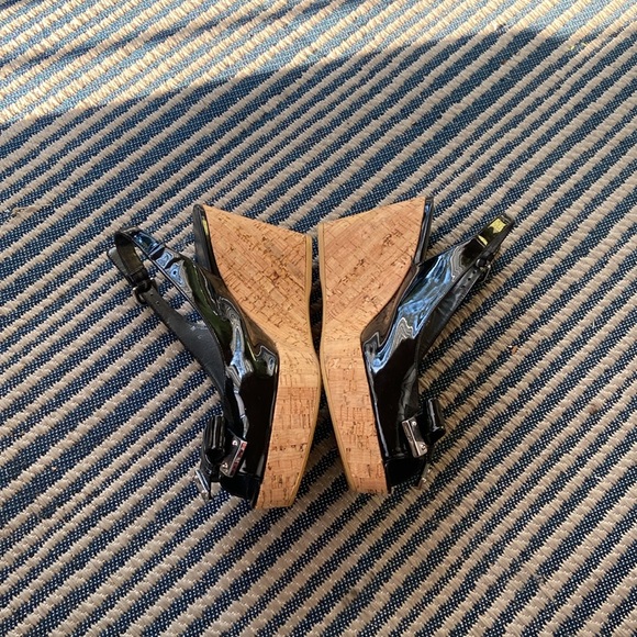 STUART WEITZMAN Black Bodajean Bow Patent Leather Wedge Sandals - Picture 9 of 10